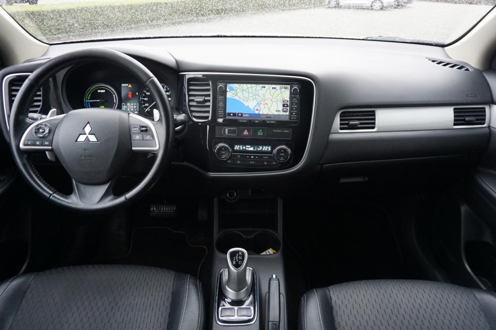 Mitsubishi Outlander 2.0 phev business edition x-line automaat - climate / 