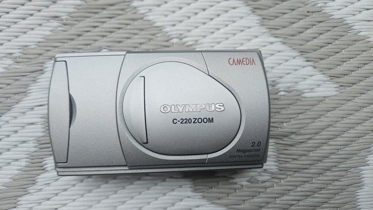 Olympus Camedia C-220 Zoom - 2.0 MP Digitale Camera