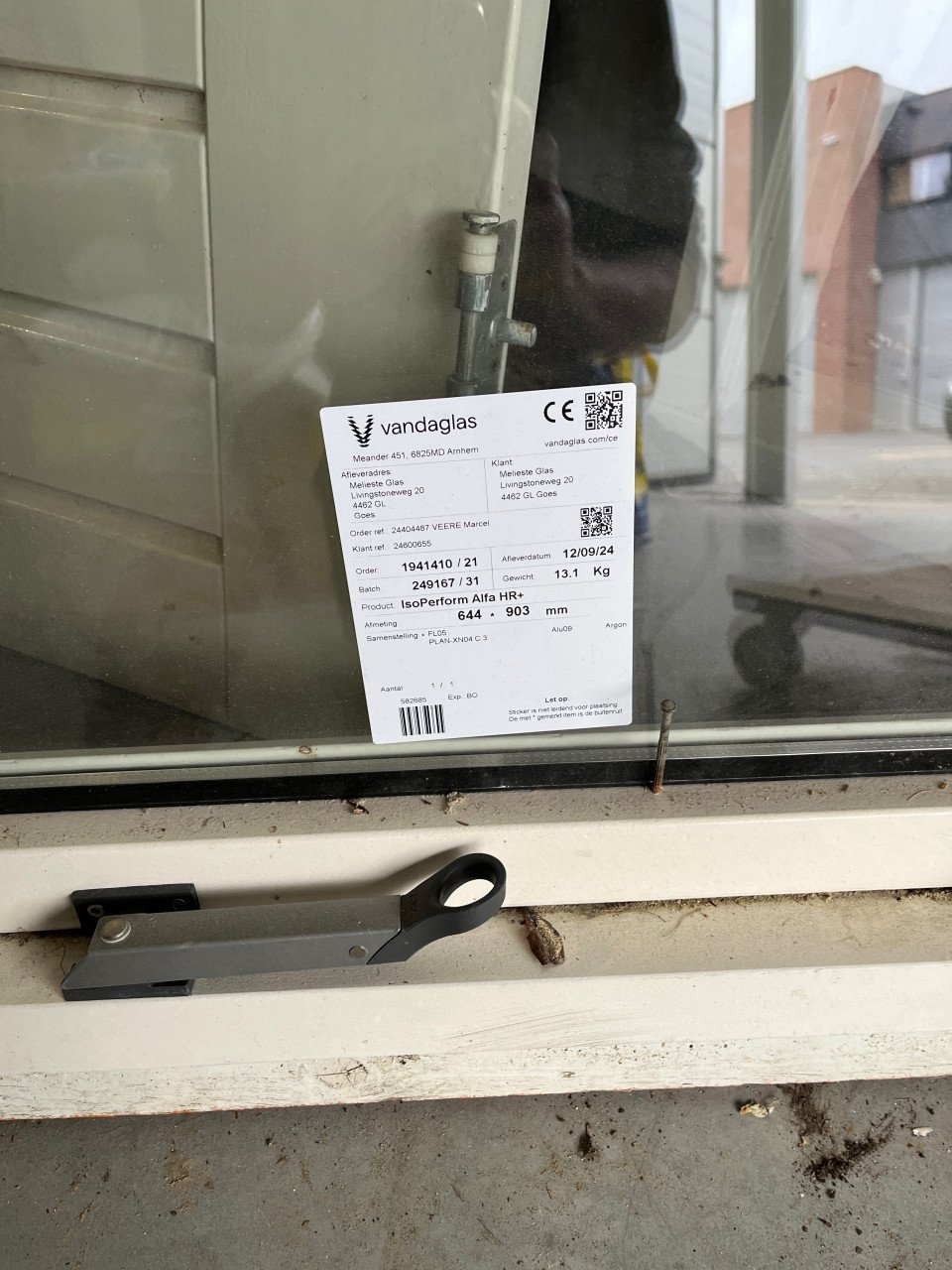 Hardhouten raamkozijn met dubbel glas