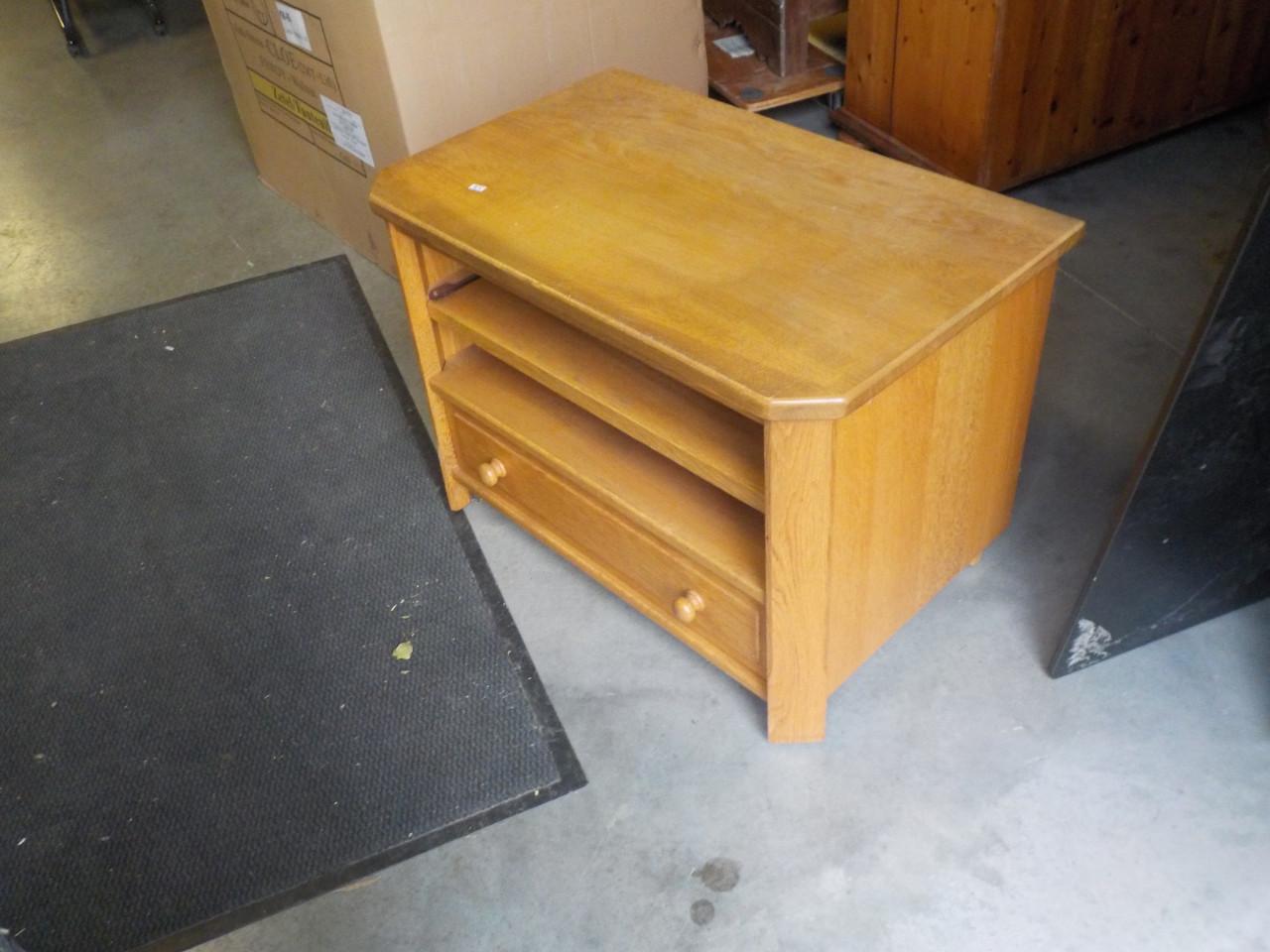 Mooie kwaliteit massief blank eiken tv meubel in zeer goede staat