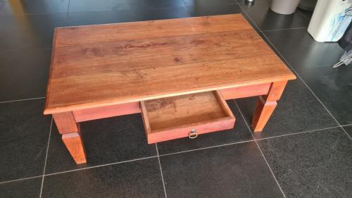 Dressoir teakhout en salontafel eiken (gratis)