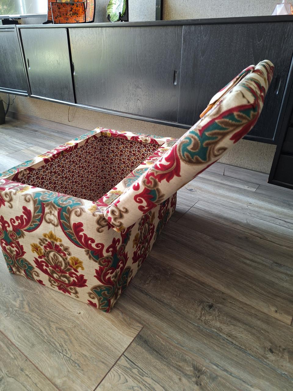 Kist. Bekleed.  Retro item