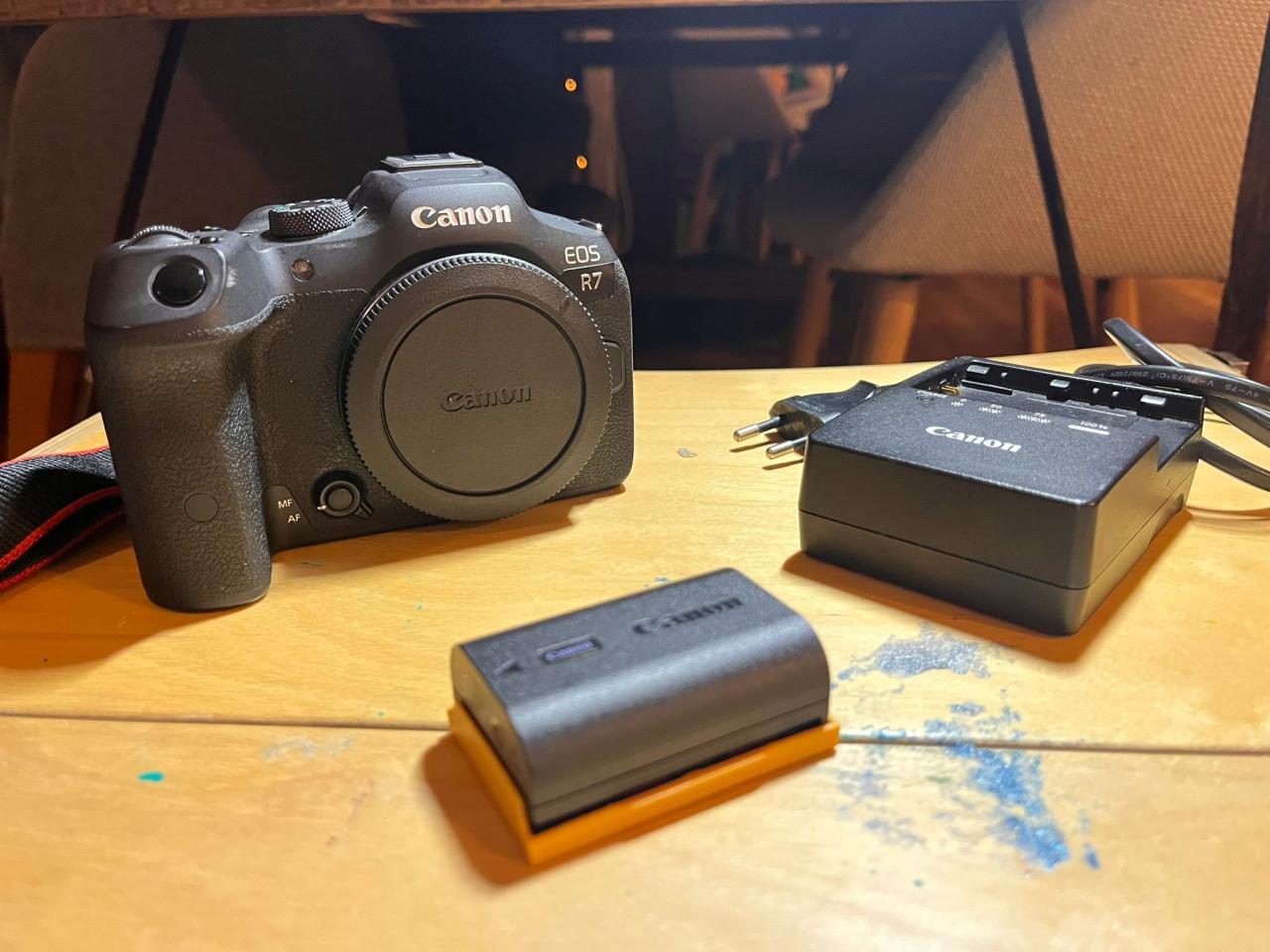 Canon R7 - Hoge kwaliteit systeemcamera, zo goed als nieuw