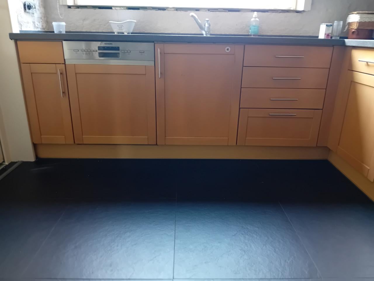 Grenen frontjes van keukendeuren en -laden