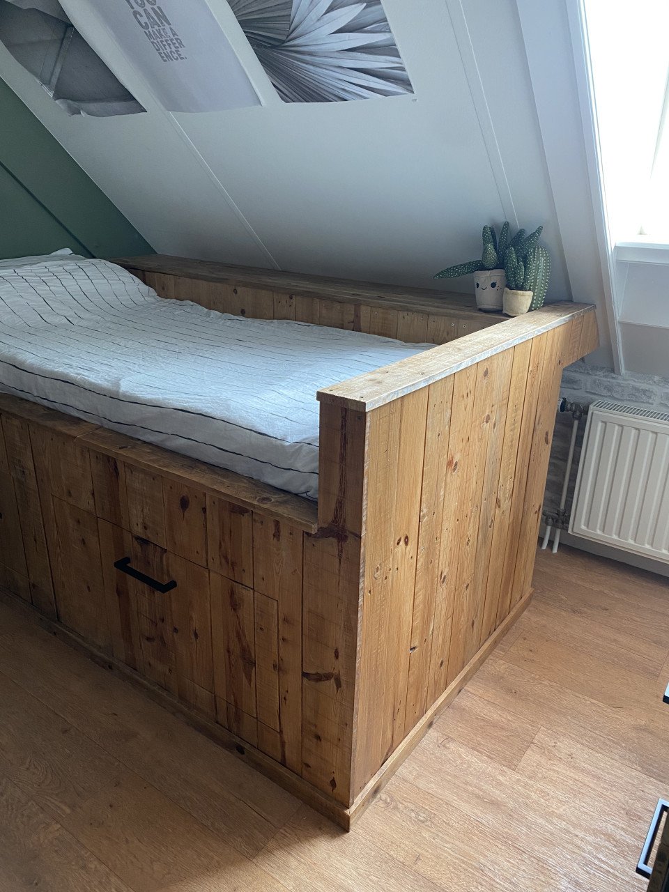 1 persoons bed (inbouw) met grote lades 190x80 incl matras