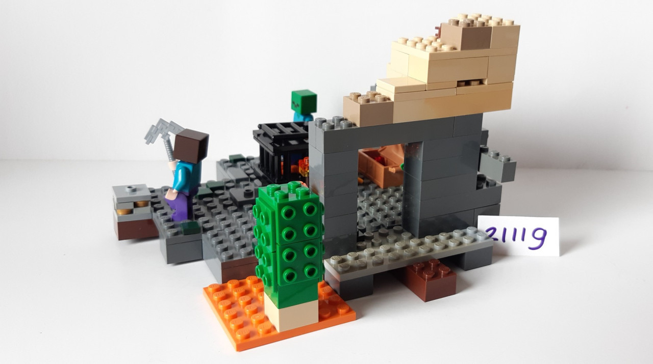 LEGO Minecraft  21119: De Kerker- The Dungeon