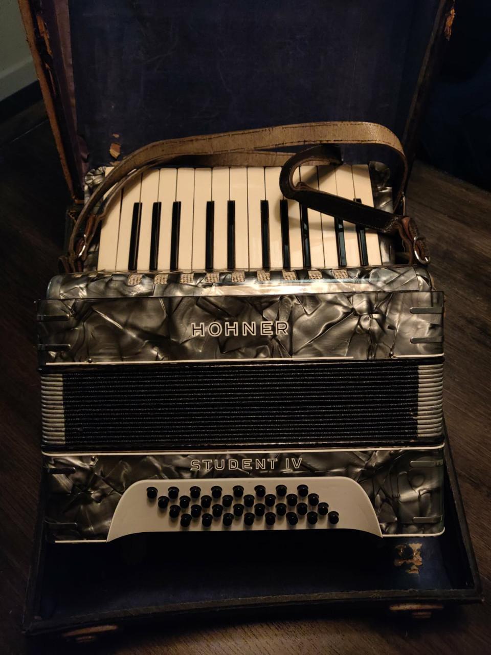 Hohner student iv accordeon