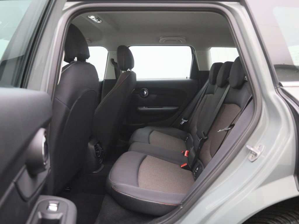 Mini Clubman 1.5 cooper business edition | automaat | navigatie | apple car