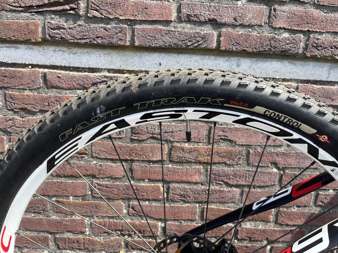 Focus raven maat M carbon