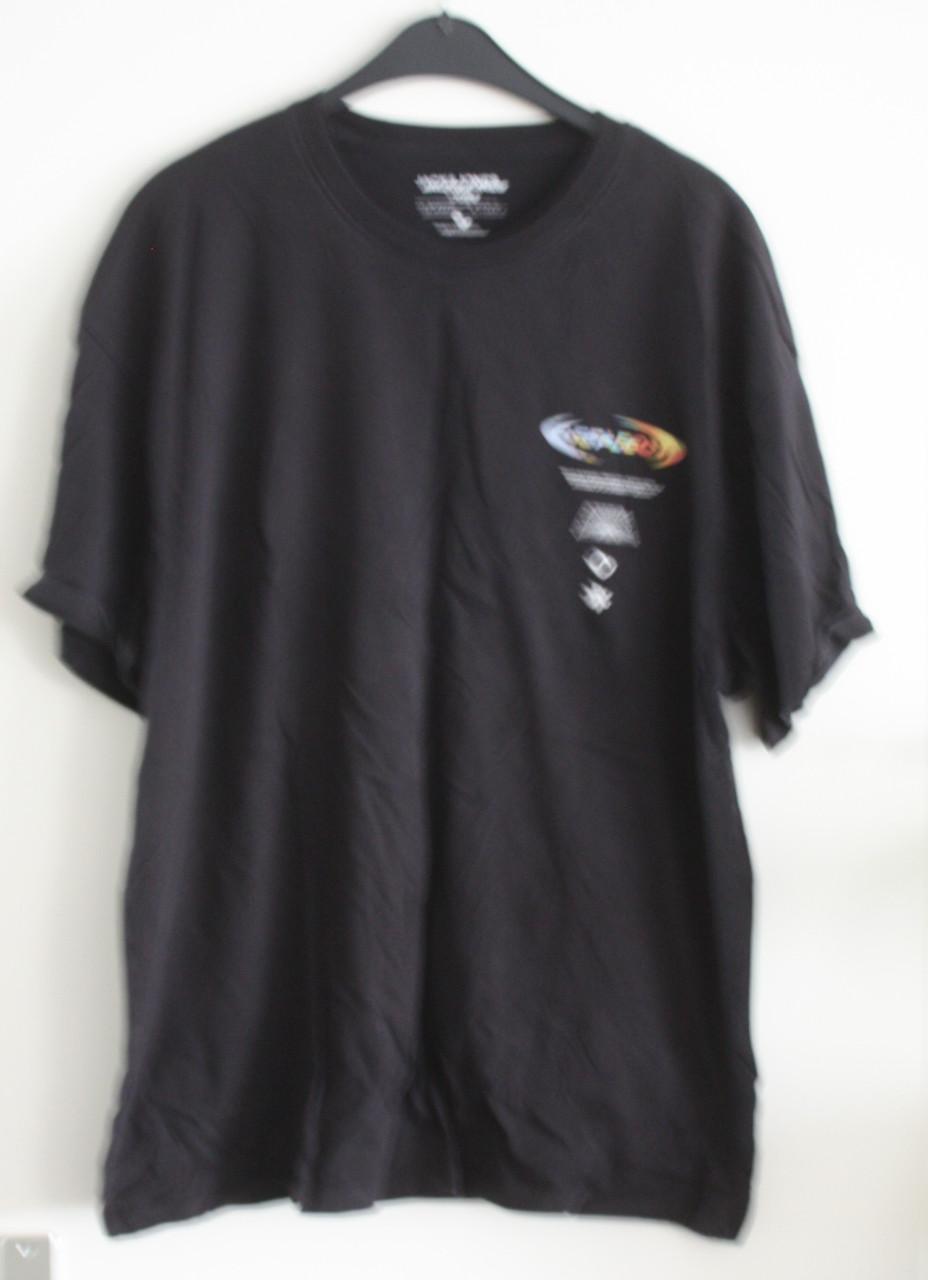 Zwart shirt met print aan d achterkant  nr 2 maat xl