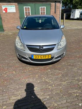 Opel corsa 1.2 3d netjes nap rijd goed