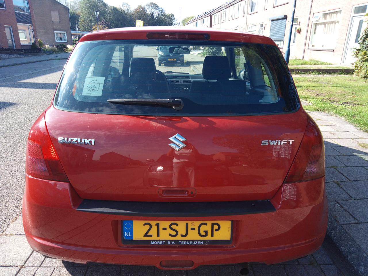 Suzuki Swift 1.5 exclusive met nog een jaar APK tot 22-09-2027 !!