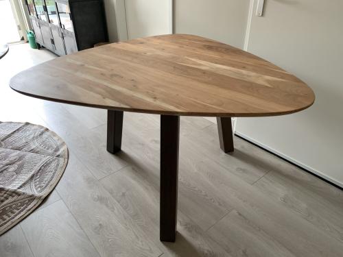 Eettafel model triangel