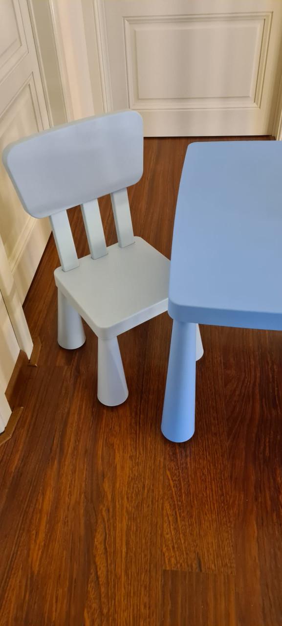 Kinder speeltafel en 2 stoeltjes IKEA