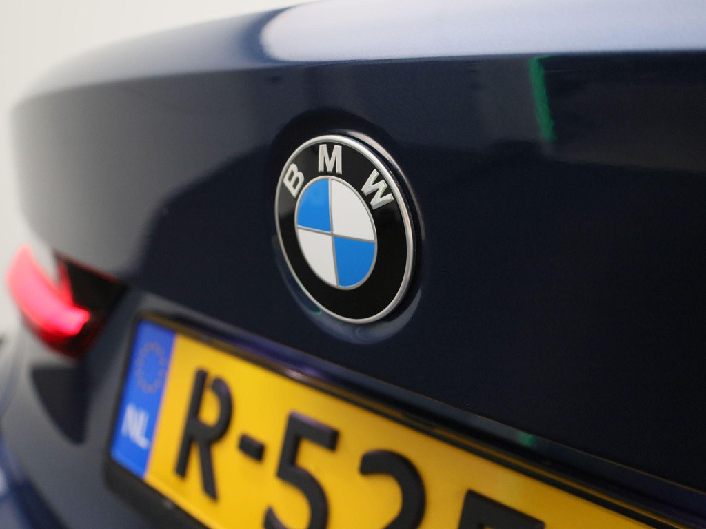 BMW 3-serie 318i business edition | automaat | lmv | half leder | virtual c