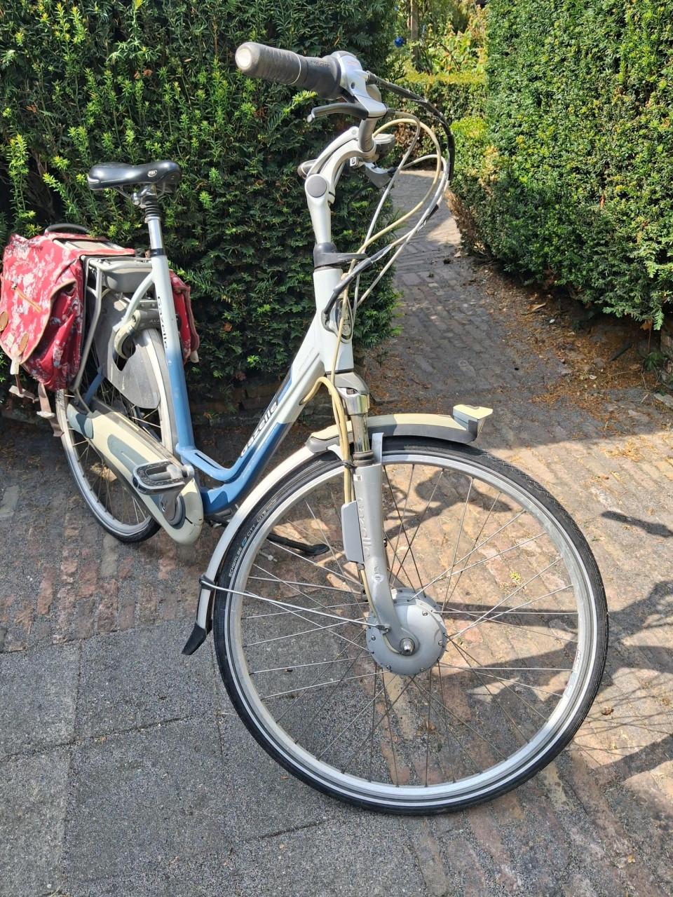 Gazelle Orange Innergy opknapper. Accu en oplader goed.