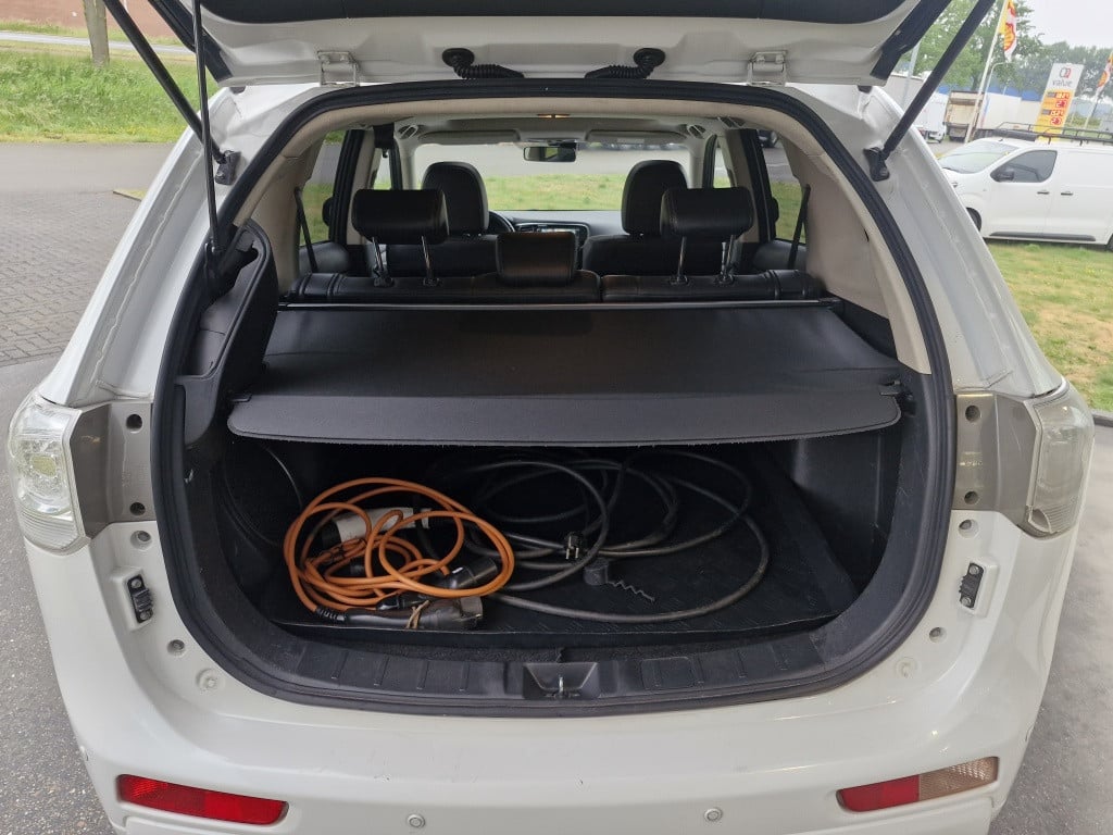 Mitsubishi Outlander 2.0 phev instyle+