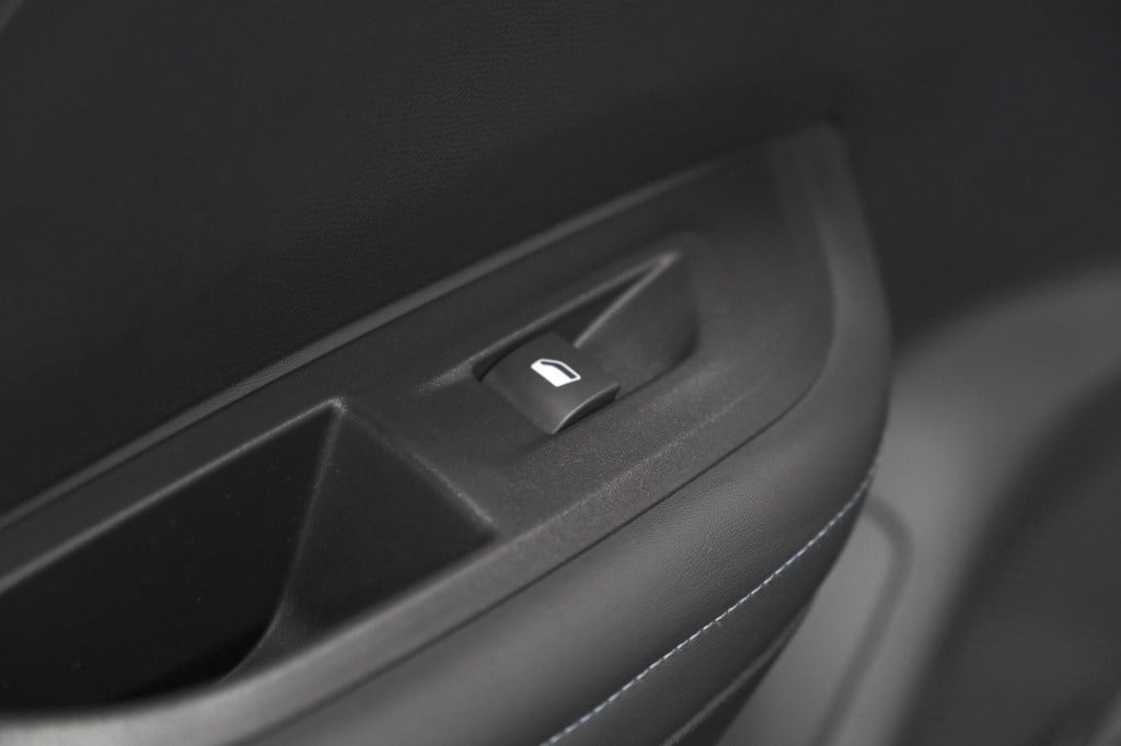 Peugeot 2008 puretech 130 blue lease allure | camera | navigatie | apple ca