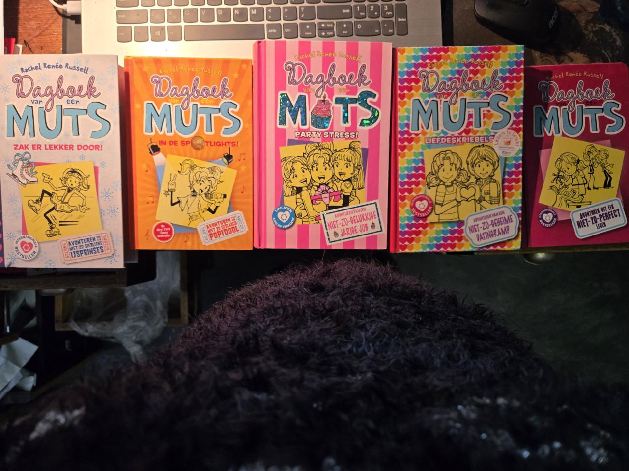 5 boeken uit de serie: Dagboek van een Muts .