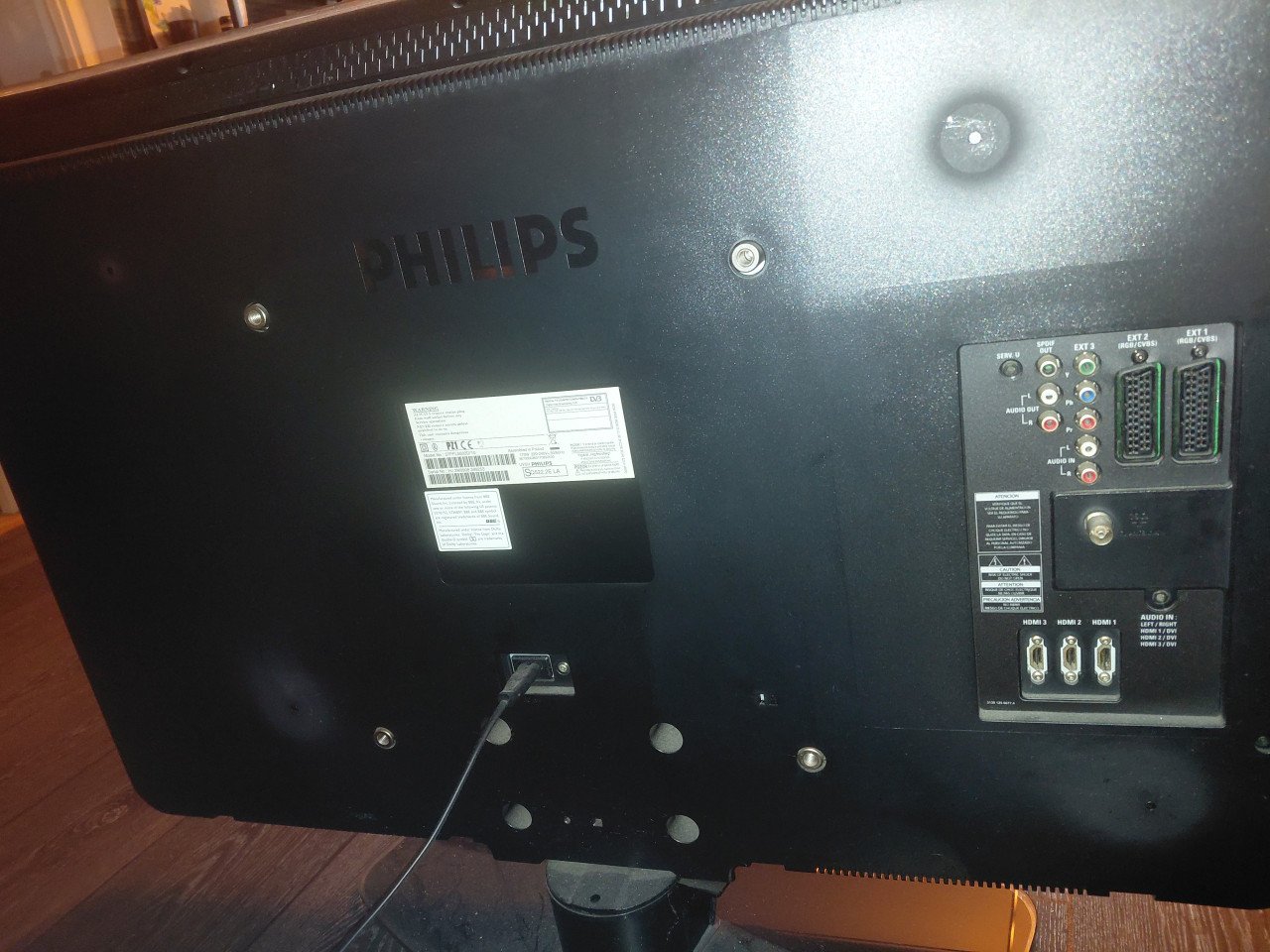 Te koop Philips flatsscreen tv 82 cm breed