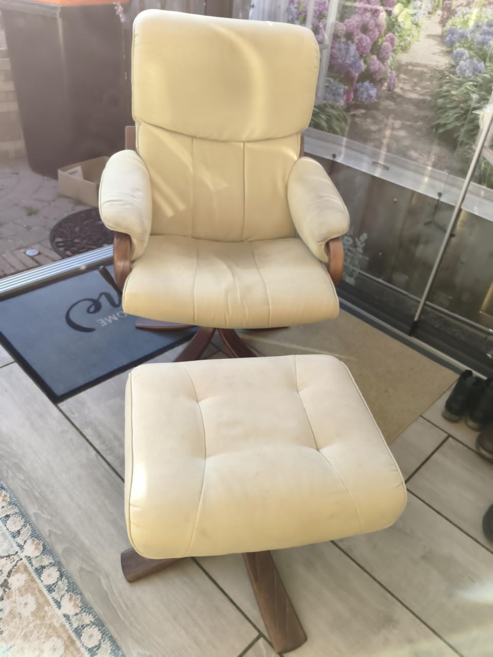 Relax draaistoel met voetenbankje