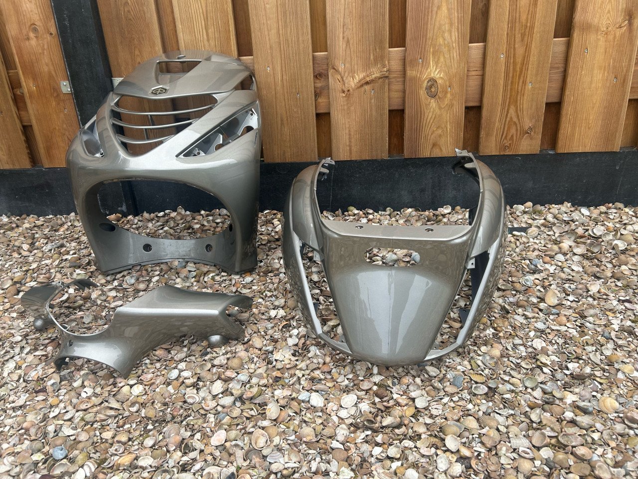 Te koop: Zip kappenset – Wit of  zilver metallic ( met lichte schade)