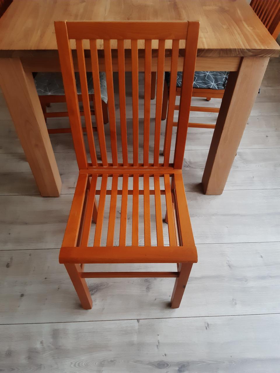 8 eetkamerstoelen + eettafel