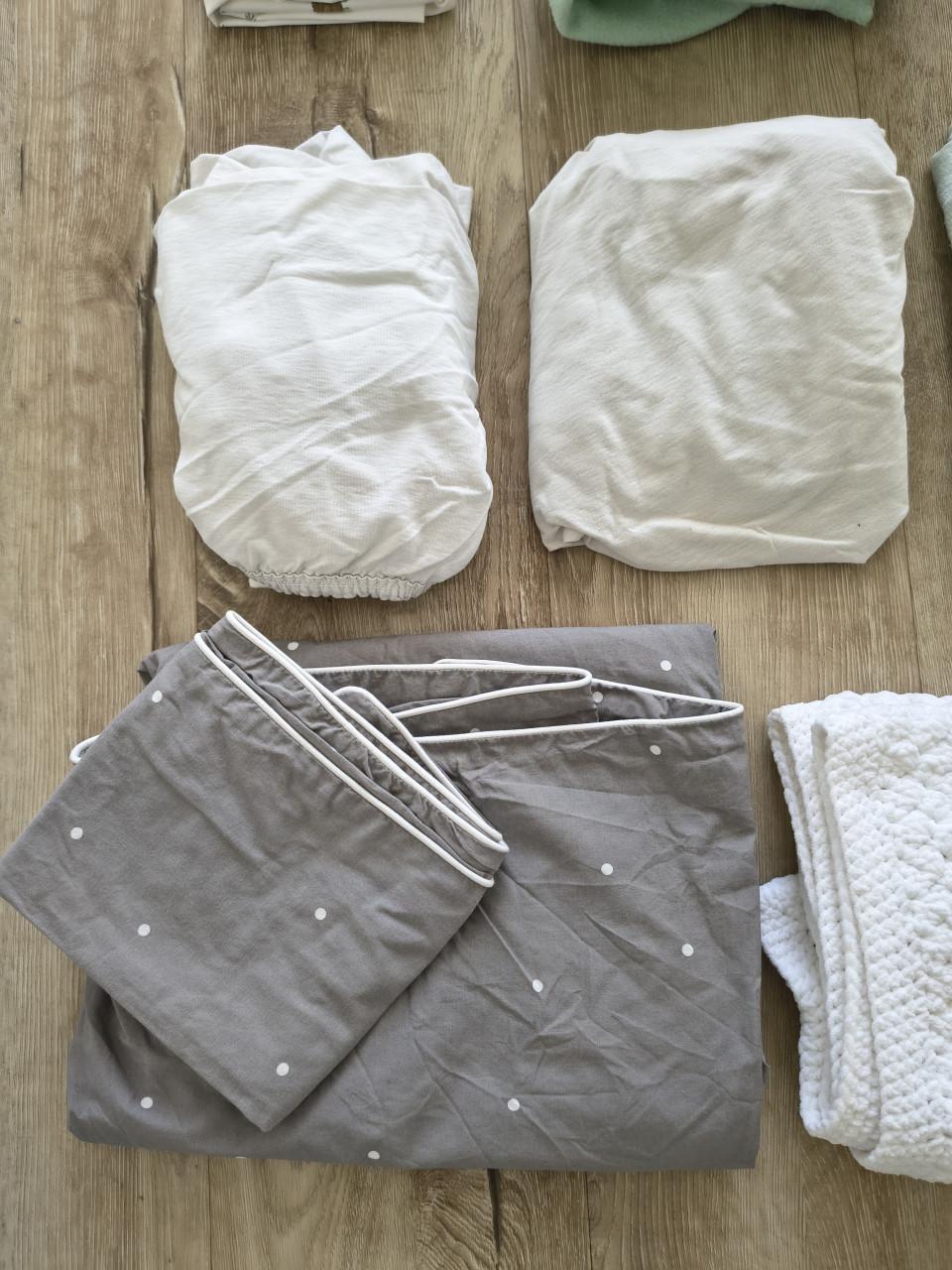 Complete babykamer uitzet, ledikant aerosleep, hoeslakens.