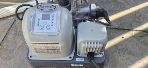 Intex zandfilterpomp met geïntegreerd zoutwatersysteem