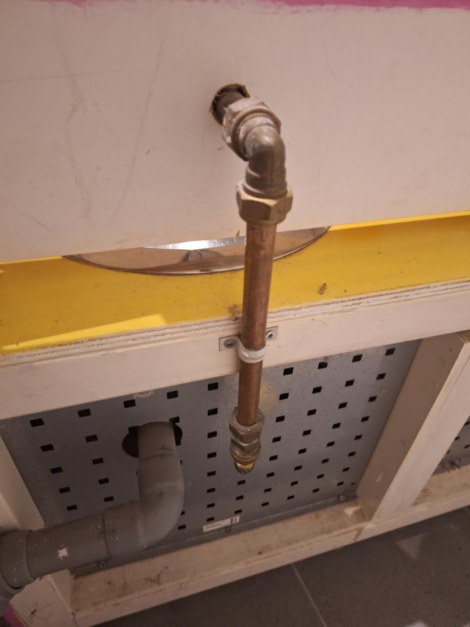 Leuke speelkeuken met echt afvoer en kraan