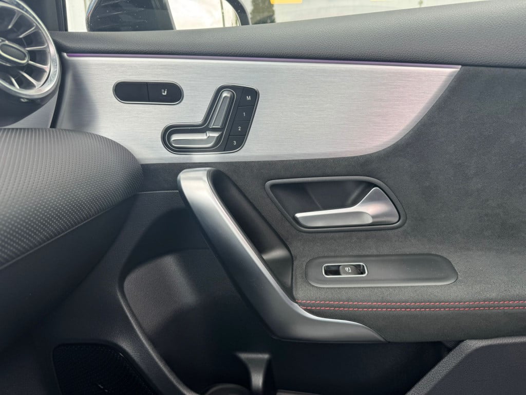 Mercedes-Benz A-Klasse 250 e business solution amg limited