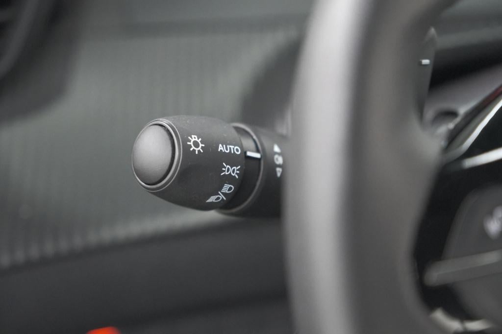 Peugeot 2008 puretech 130 eat8 allure | camera | navigatie | apple carplay 