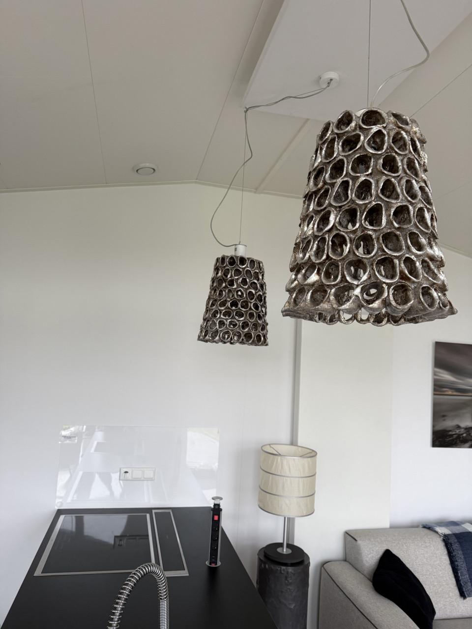 2 mooie keramische lampenkappen