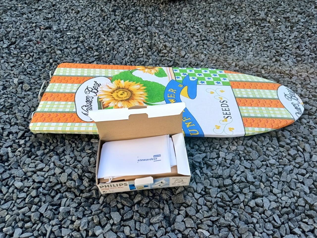 Reis Strijkbout en Strijkplank z.g.a.n.