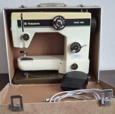 HUSQVARNA Elektrische Naaimachine ( zie omschrijving)