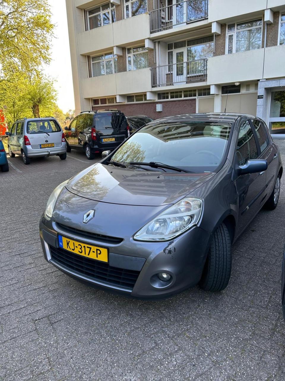 Te koop aangeboden: goed rijdende en betrouwbare Renault Clio uit 2011.