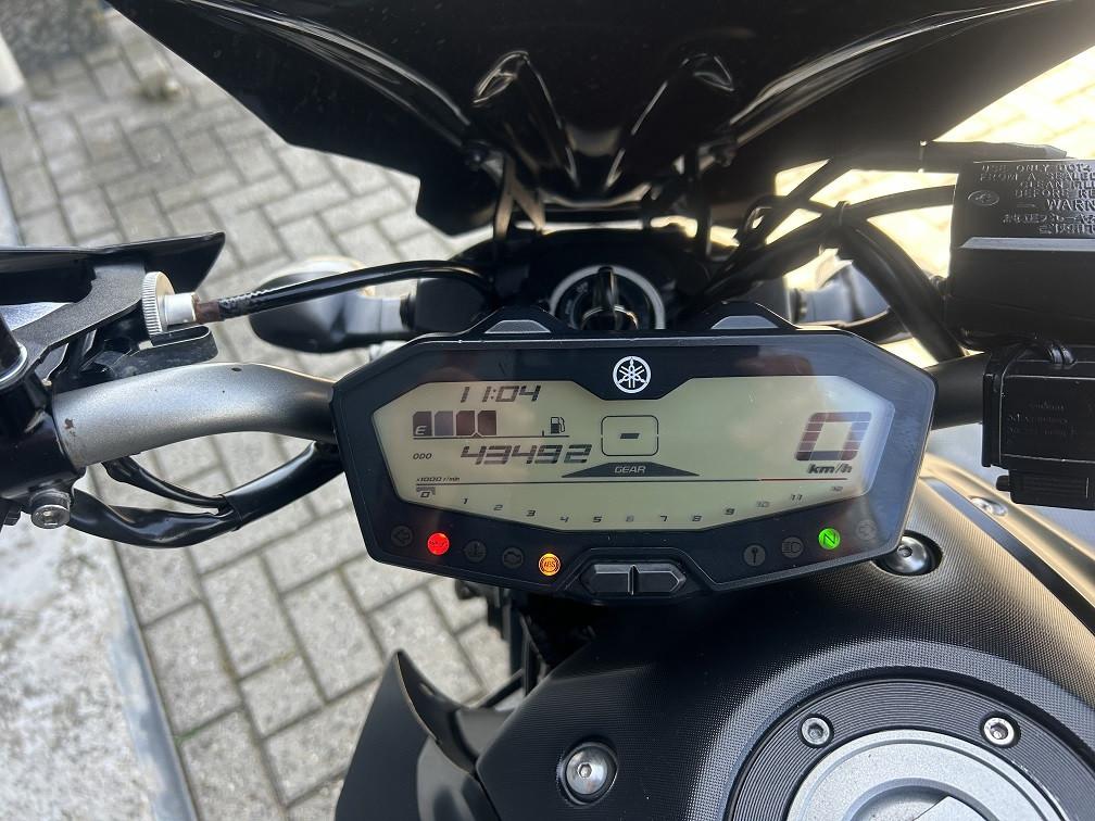 Yamaha MT07 uit nov 2015 met 43 dkm, comfortzadels, handkappen etc €4950,-