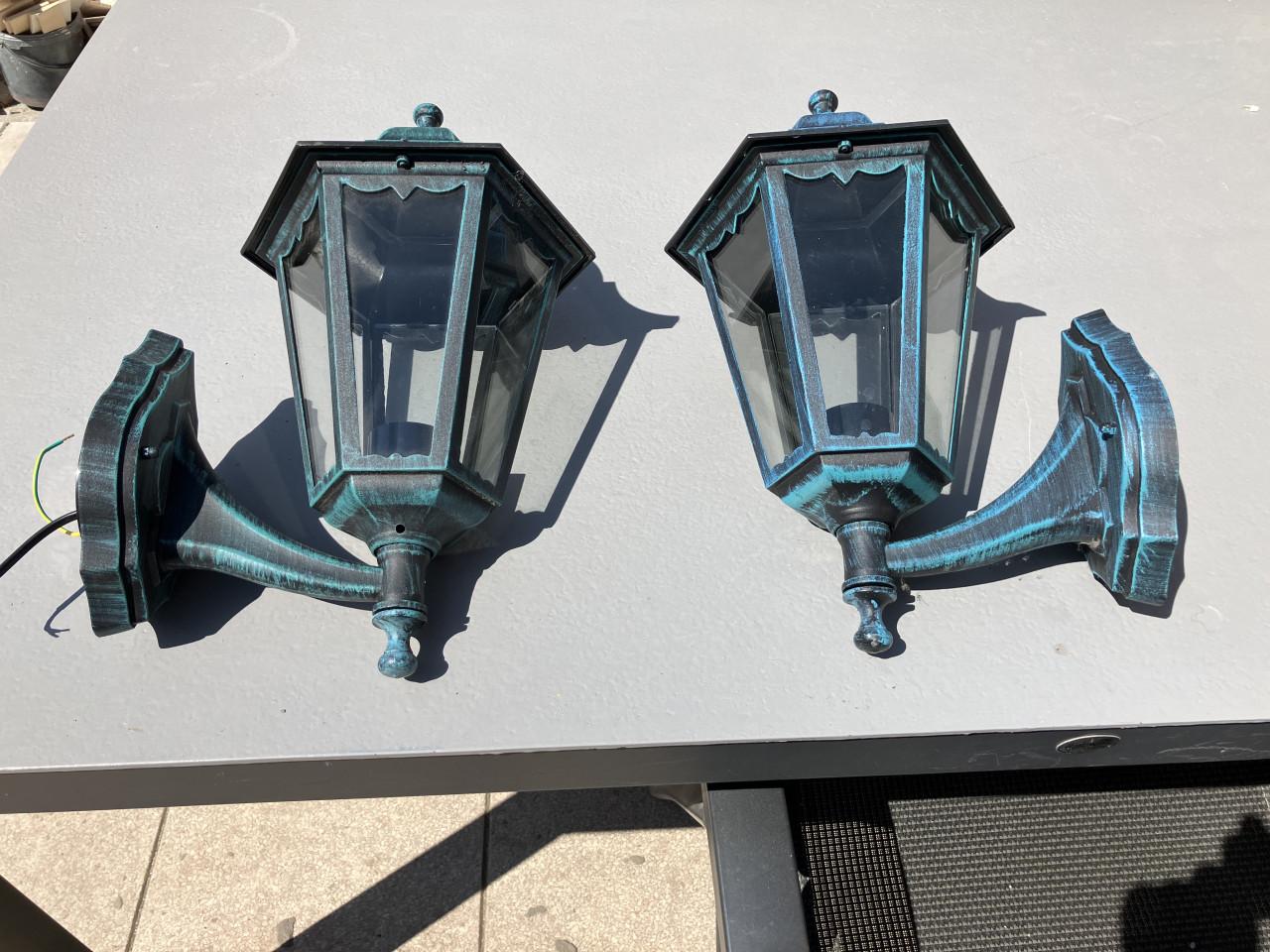 2 (wand)) buitenlampen