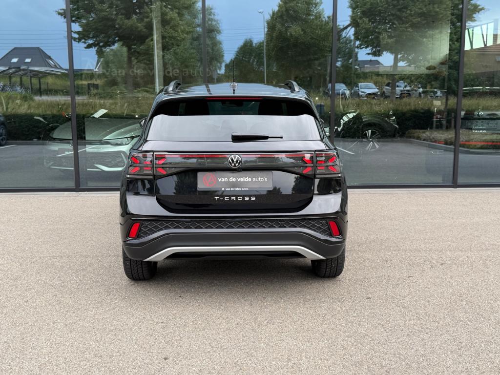 Volkswagen T-cross 1.5 tsi 150pk dsg r-line | camera | trekhaak | navi | iq