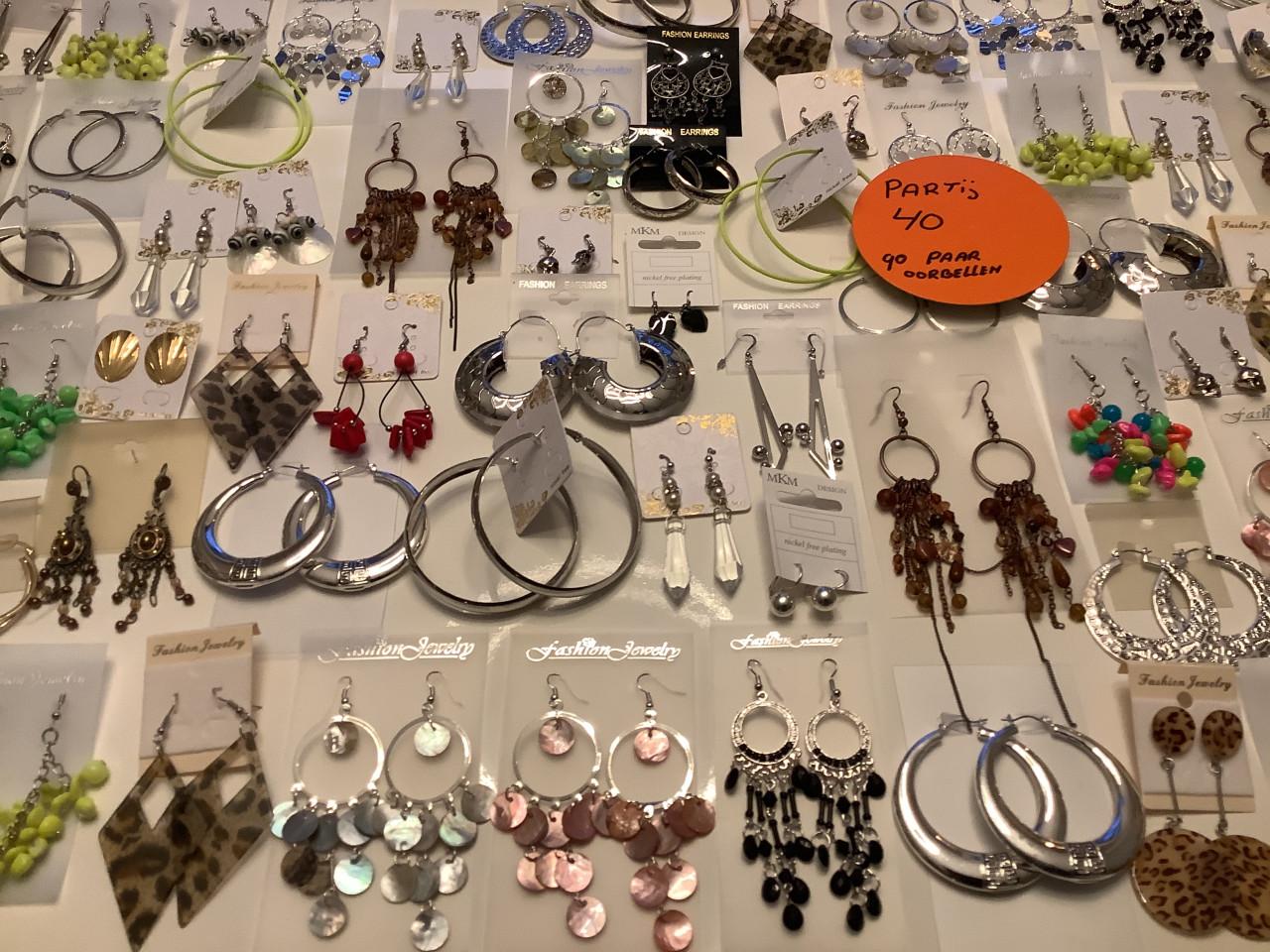 Partij prachtige oorbellen. (Partij 40)