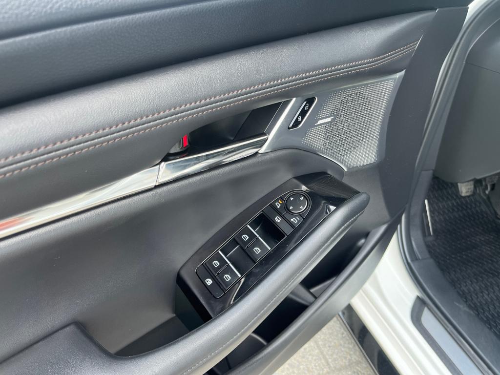Mazda 3 2.0 e-skyactiv-x m hybrid 180 luxury|bose|aero pack|rijklaar