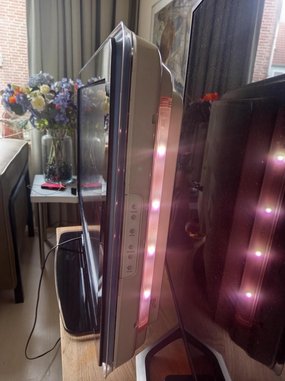 Philips Ambilight LCD 32 inch "BEELD EN AMBILIGHT WERKEN PERFECT"