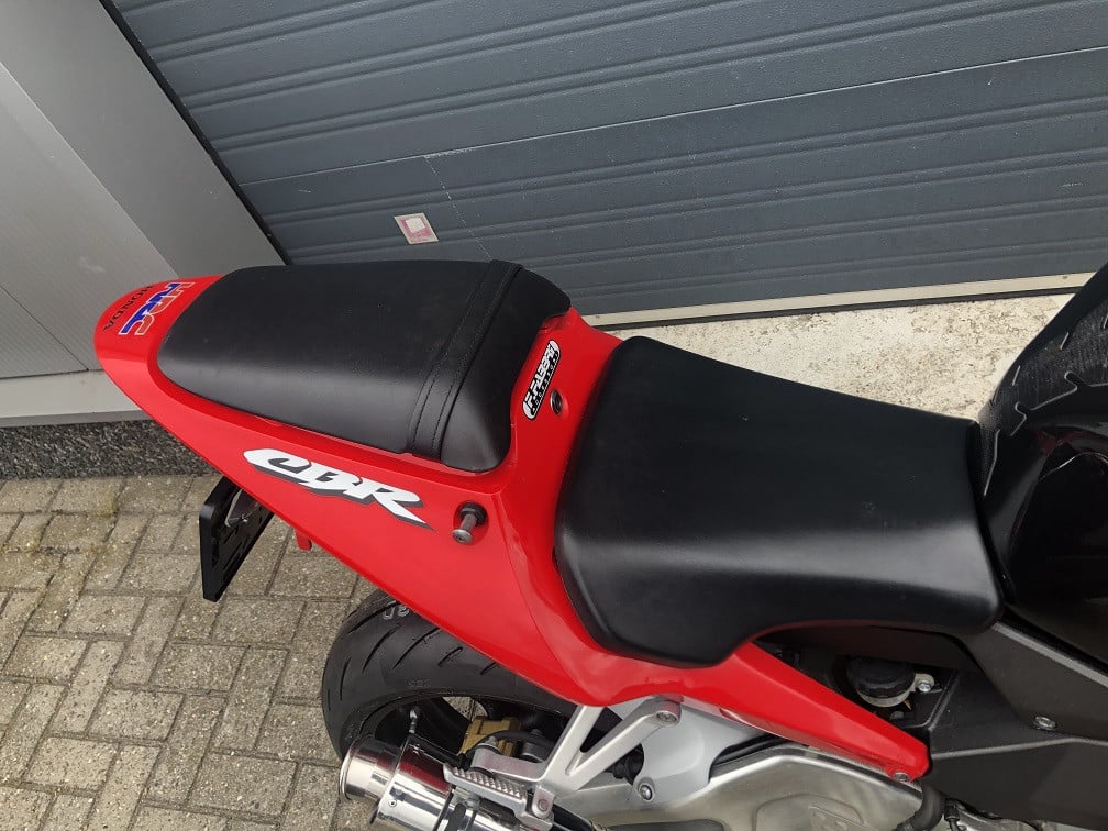 Honda CBR954RR Fireblade uit 2004 met 30km, diverse extra's, rijklaar €4000