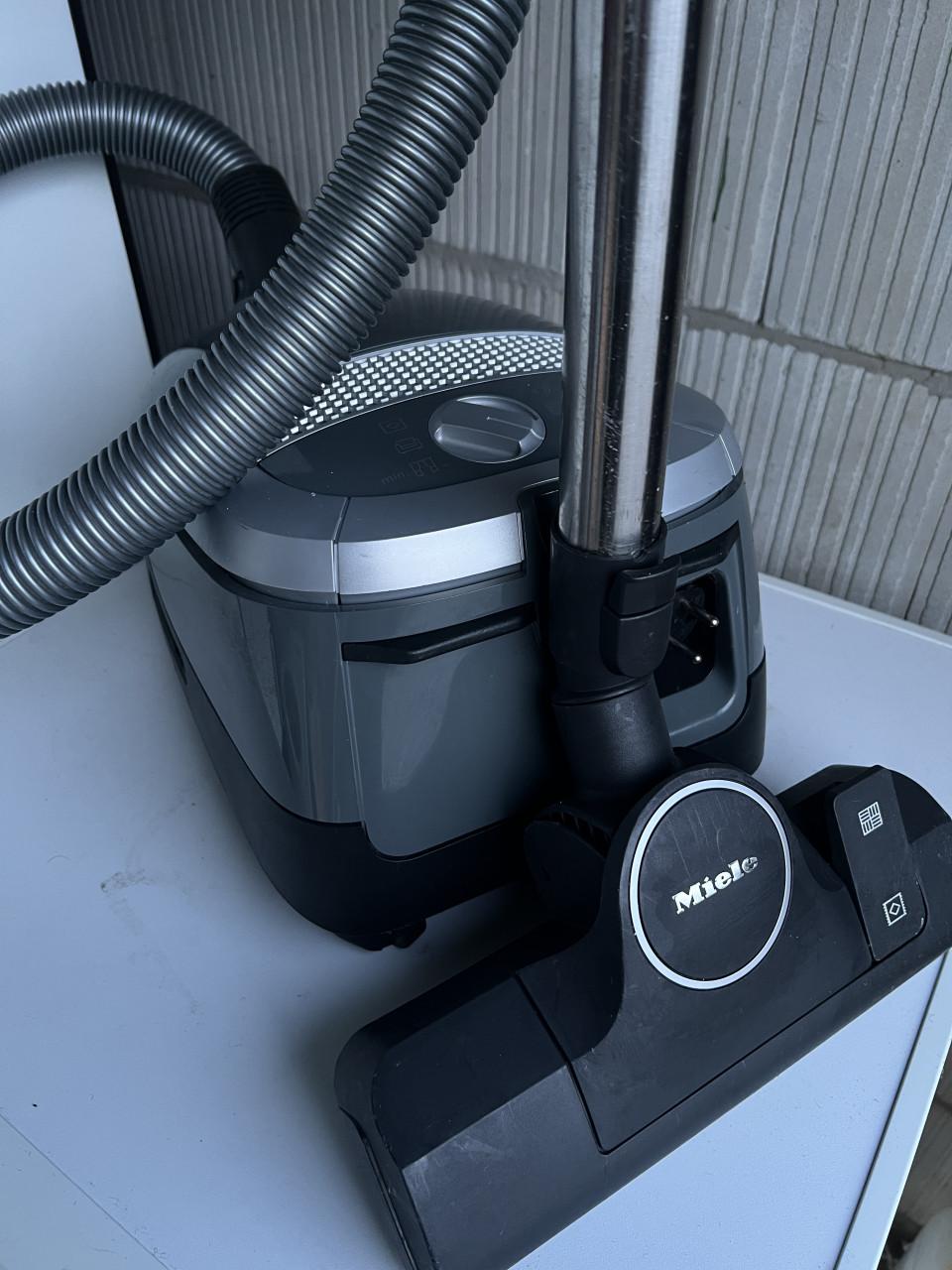 Miele complete c2 tango ecoline Stofzuiger bijna nieuw