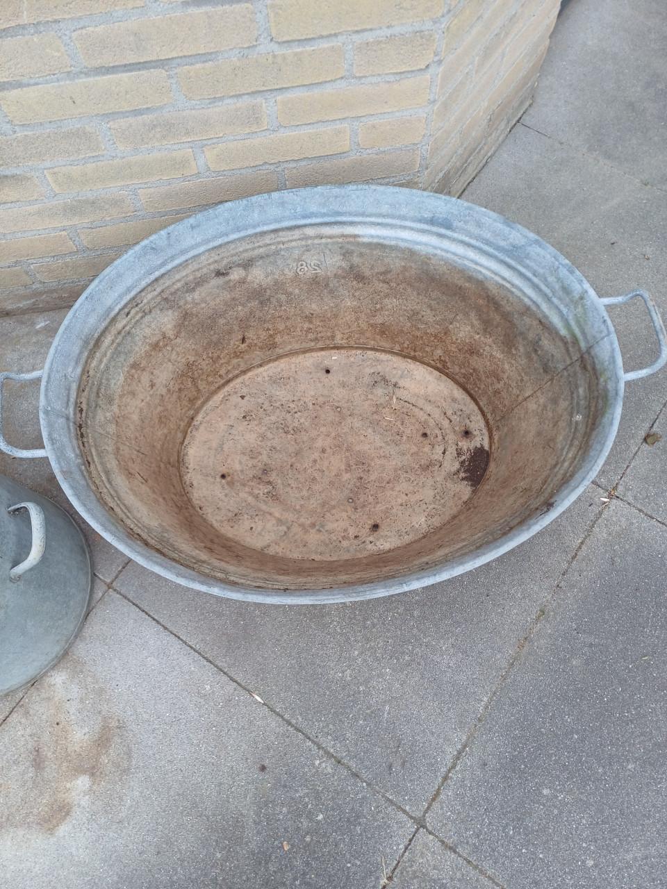 Zinken teil, vuilnisemmer en zinken pot
