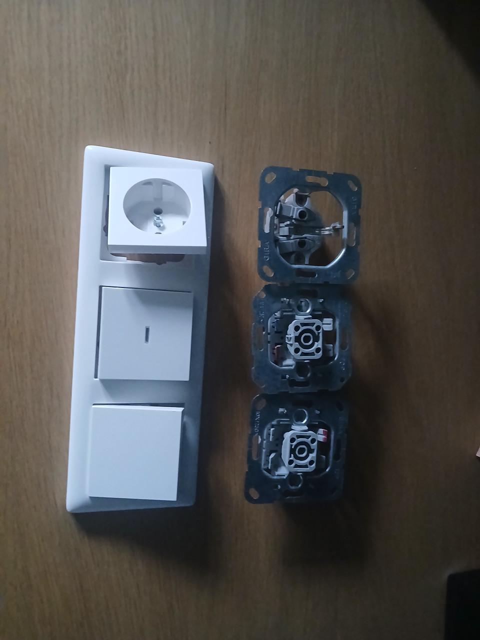 Schakel materiaal wit