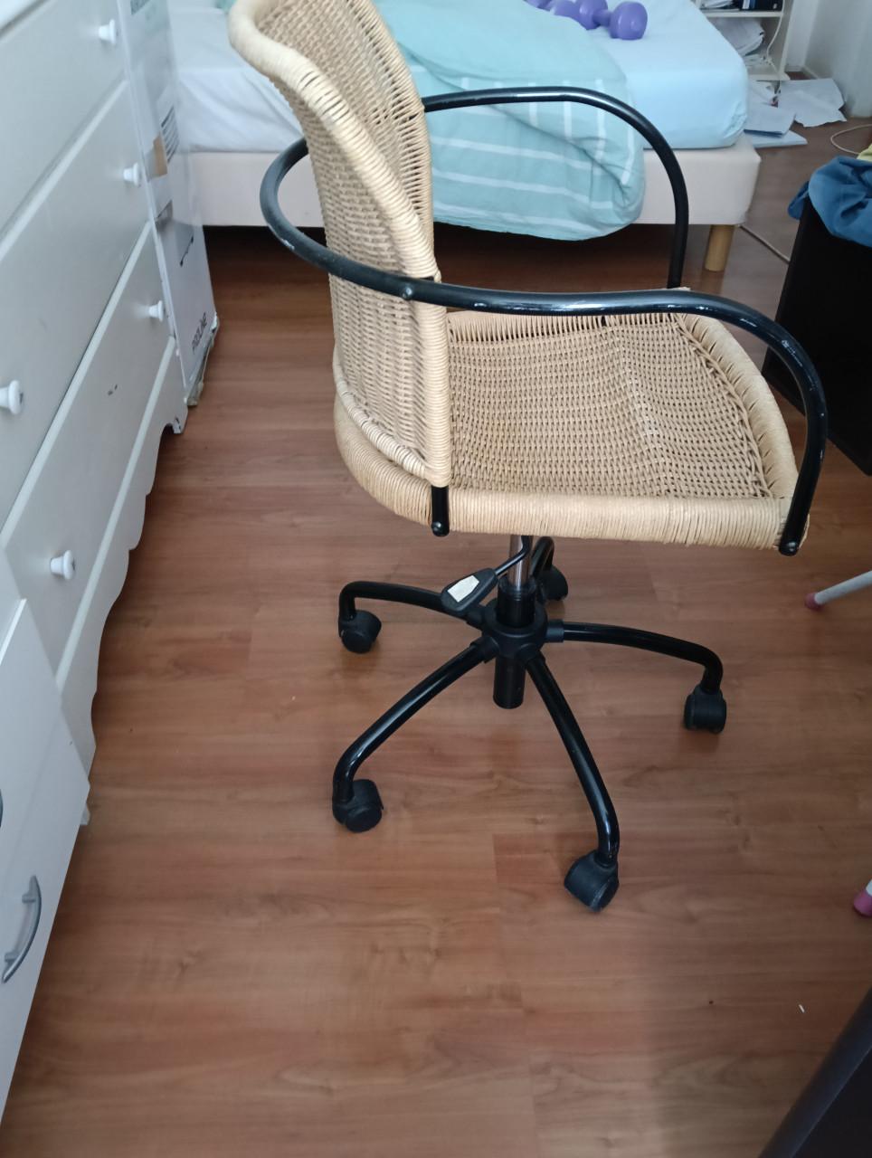 Te koop nette rieten buro stoel!