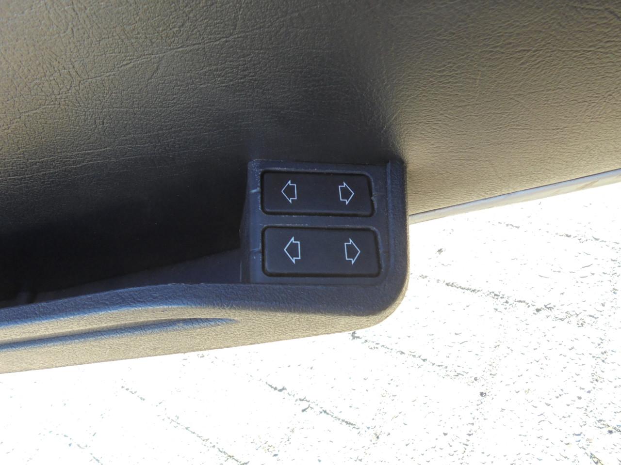 Peugeot 205 met een net interieur en kan gestart worden rijbare schade