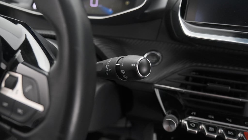 Peugeot 208 puretech 100 eat8 allure | camera | apple carplay | navigatie |