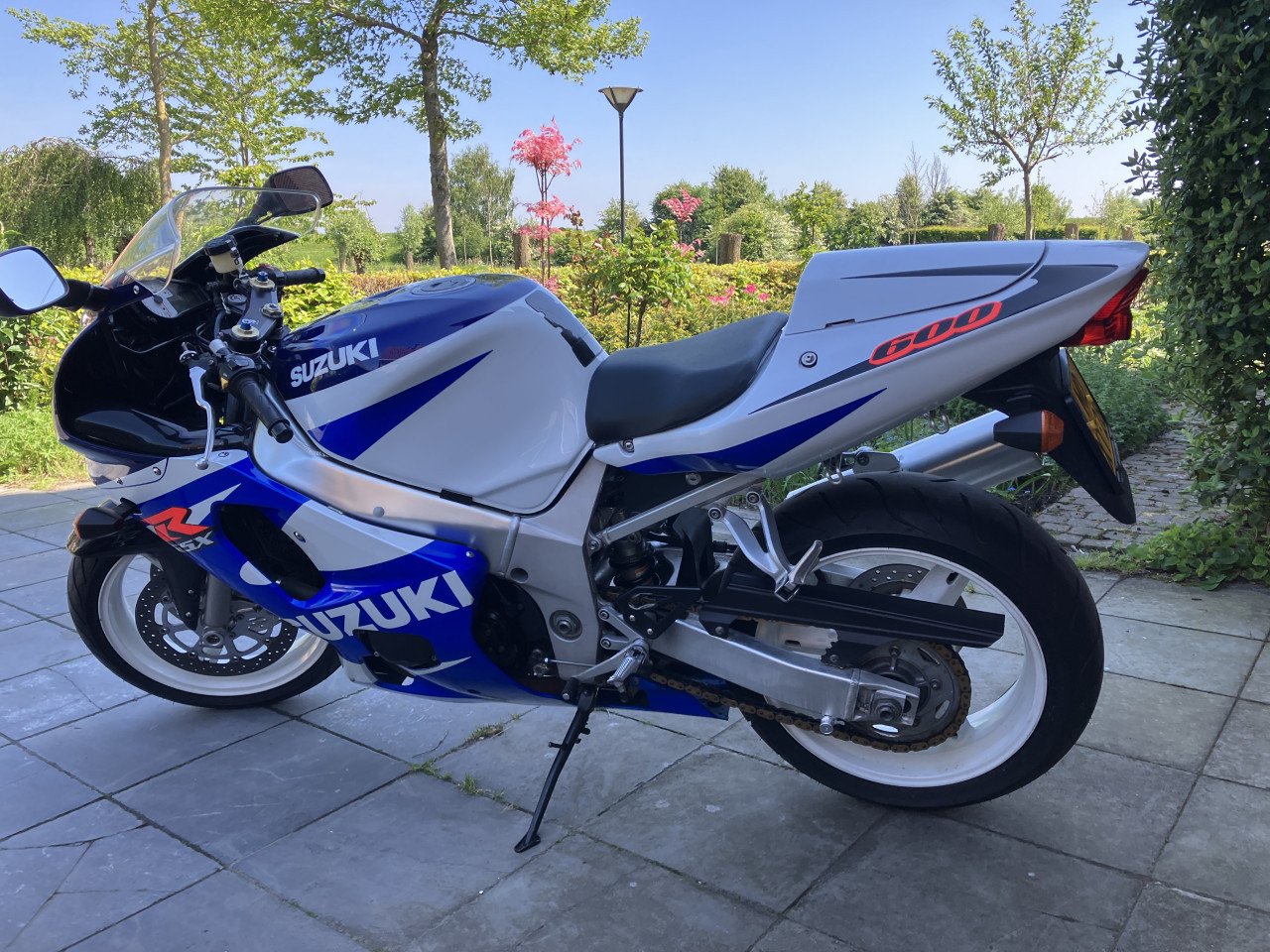 Suzuki GSX-R600 2001 in absoluut unieke staat schadevrij nieuwe banden etc.